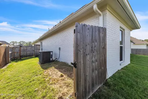 Exterior - 202 Crestwood Pl, Madison, MS 39110 photo 4 of 5