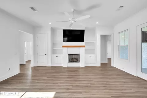 Living - 202 Crestwood Pl, Madison, MS 39110 photo 3 of 3