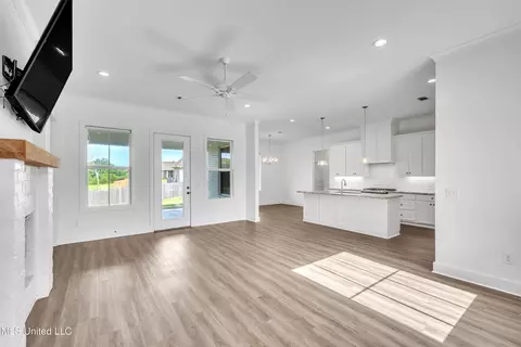 Living - 202 Crestwood Pl, Madison, MS 39110 photo 1 of 3