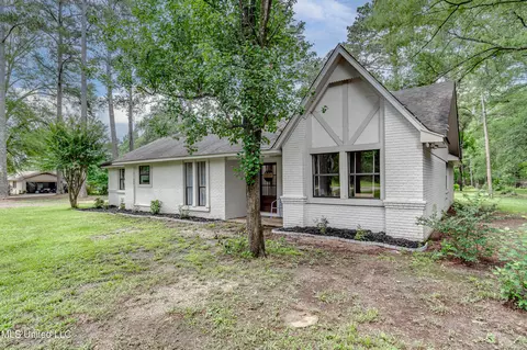 1096 Star Rd, Brandon, MS 39042