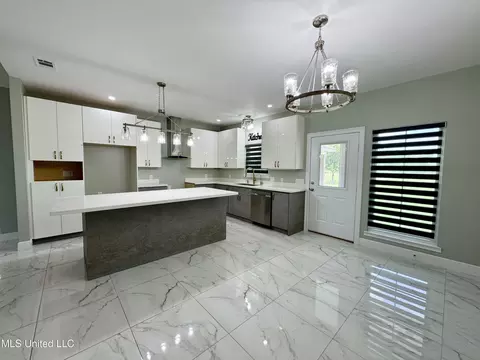 Kitchen - 127 Lloyd Eubanks Rd, Lucedale, MS 39452 photo 3 of 9
