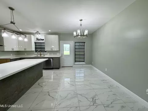 Kitchen - 127 Lloyd Eubanks Rd, Lucedale, MS 39452 photo 2 of 9