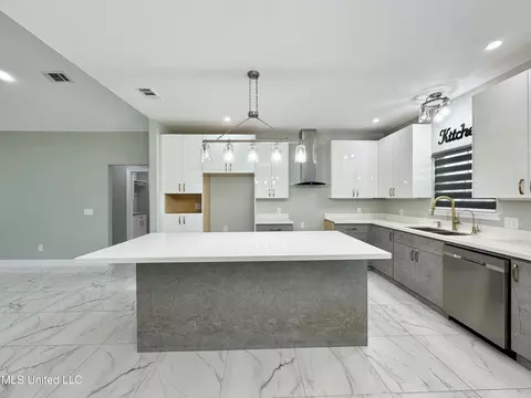 Kitchen - 127 Lloyd Eubanks Rd, Lucedale, MS 39452 photo 5 of 9
