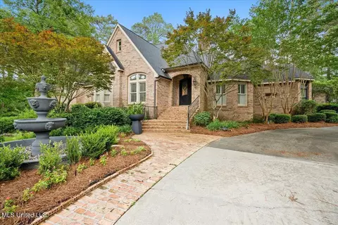 2 Indian Bayou Rd, Hattiesburg, MS 39402