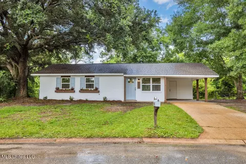6544 Columbus Cir, Ocean Springs, MS 39564