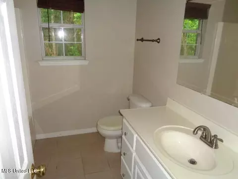 Bath - 18700 Ms-63, Moss Point, MS 39562 photo 1 of 3