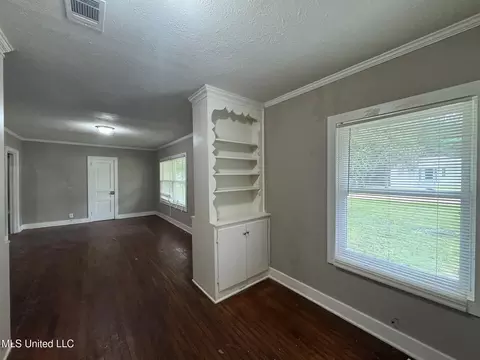 Living - 515 Belvedere Rd, Jackson, MS 39206 photo 4 of 6