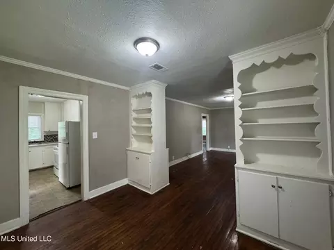 Living - 515 Belvedere Rd, Jackson, MS 39206 photo 5 of 6
