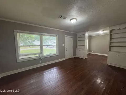 Living - 515 Belvedere Rd, Jackson, MS 39206 photo 1 of 6
