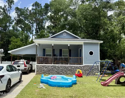 6088 E Hinds St, Bay Saint Louis, MS 39520