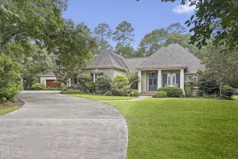 6416 Oliwa Pl, Diamondhead, MS 39525