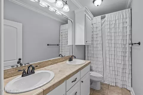 Bath - 2426 Nottingham Rd, Jackson, MS 39211 photo 5 of 6