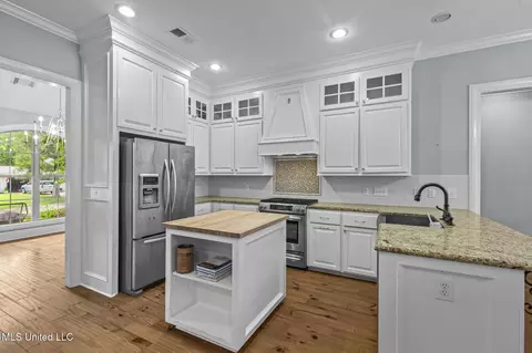 Kitchen - 2426 Nottingham Rd, Jackson, MS 39211 photo 1 of 4