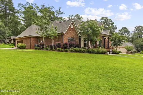 Exterior - 2426 Nottingham Rd, Jackson, MS 39211 photo 12 of 13