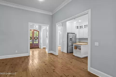 Entry Way - 2426 Nottingham Rd, Jackson, MS 39211 photo 3 of 3