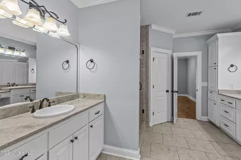 Bath - 2426 Nottingham Rd, Jackson, MS 39211 photo 3 of 6