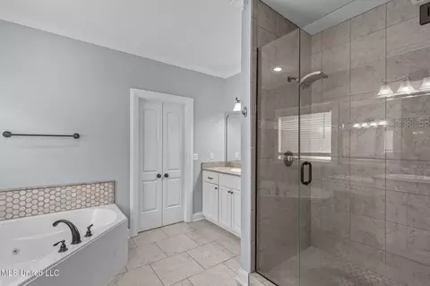 Bath - 2426 Nottingham Rd, Jackson, MS 39211 photo 1 of 6
