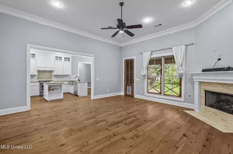 Living - 2426 Nottingham Rd, Jackson, MS 39211 photo 4 of 4