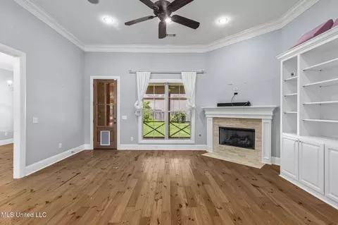 Living - 2426 Nottingham Rd, Jackson, MS 39211 photo 3 of 4