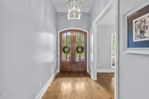 Entry Way - 2426 Nottingham Rd, Jackson, MS 39211 photo 1 of 3