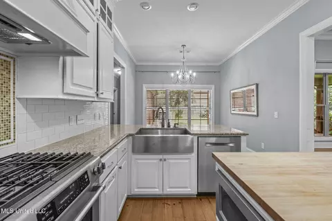 Kitchen - 2426 Nottingham Rd, Jackson, MS 39211 photo 4 of 4