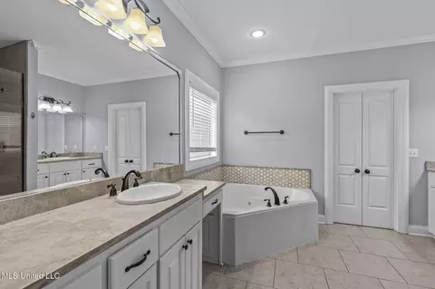 Bath - 2426 Nottingham Rd, Jackson, MS 39211 photo 4 of 6