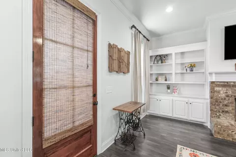 Entry Way - 813 Bryce St, Brandon, MS 39047 photo 1 of 6