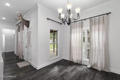 Entry Way - 813 Bryce St, Brandon, MS 39047 photo 4 of 6
