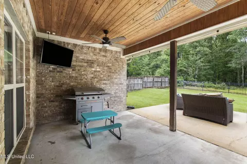Exterior - 813 Bryce St, Brandon, MS 39047 photo 5 of 12