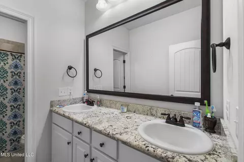 Bath - 813 Bryce St, Brandon, MS 39047 photo 1 of 4
