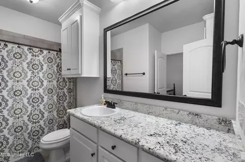 Bath - 813 Bryce St, Brandon, MS 39047 photo 3 of 4