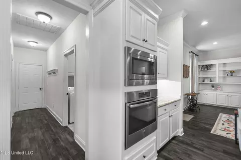 Entry Way - 813 Bryce St, Brandon, MS 39047 photo 5 of 6