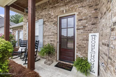 Exterior - 813 Bryce St, Brandon, MS 39047 photo 4 of 12