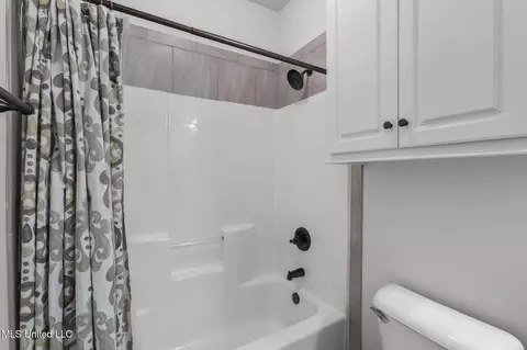 Bath - 813 Bryce St, Brandon, MS 39047 photo 4 of 4
