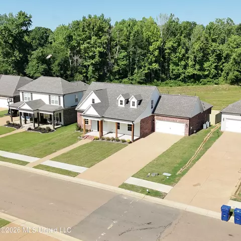 1347 Creekside Ln, Hernando, MS 38632