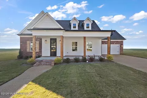 1347 Creekside Ln, Hernando, MS 38632