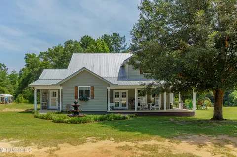 5211 Agricola Latonia Rd, Lucedale, MS 39452