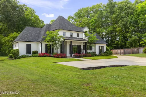 Exterior - 302 Covington Cv, Madison, MS 39110 photo 2 of 18