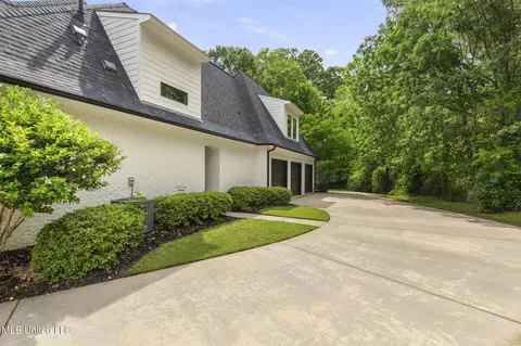 Exterior - 302 Covington Cv, Madison, MS 39110 photo 4 of 18