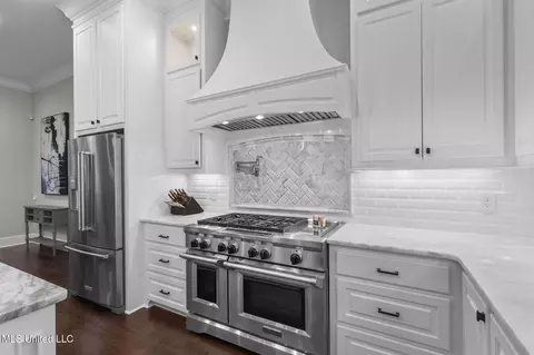 Kitchen - 302 Covington Cv, Madison, MS 39110 photo 5 of 7