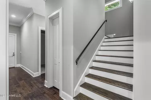 Entry Way - 302 Covington Cv, Madison, MS 39110 photo 5 of 6