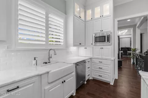 Kitchen - 302 Covington Cv, Madison, MS 39110 photo 6 of 7