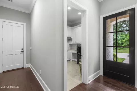 Entry Way - 302 Covington Cv, Madison, MS 39110 photo 4 of 6