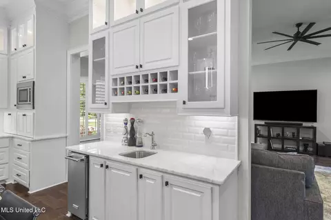 Kitchen - 302 Covington Cv, Madison, MS 39110 photo 2 of 7