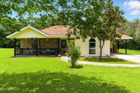 39 Cambridge Cir, Picayune, MS 39466