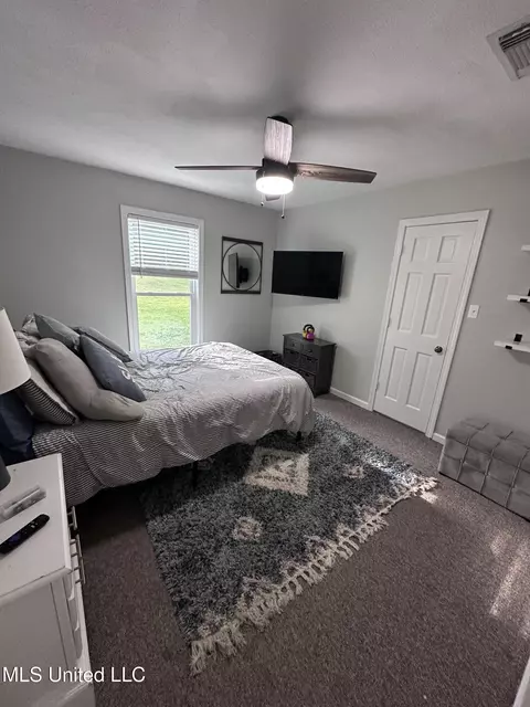 Bedroom - 559 N Springlake Cir, Terry, MS 39170 photo 2 of 3