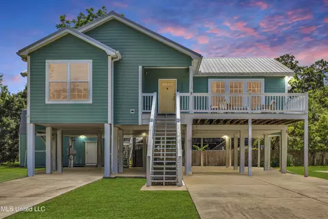 112 Vista Dr, Pass Christian, MS 39571