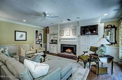 Living - 5145 Canton Heights Dr, Jackson, MS 39211 photo 1 of 3