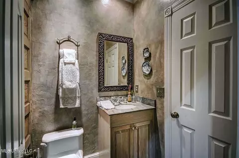 Bath - 5145 Canton Heights Dr, Jackson, MS 39211 photo 2 of 2