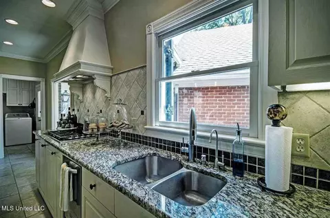 Kitchen - 5145 Canton Heights Dr, Jackson, MS 39211 photo 2 of 3